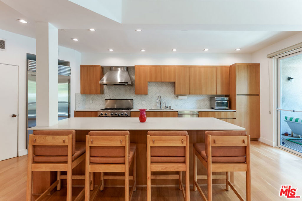 723 Westmount Drive - Photo 6