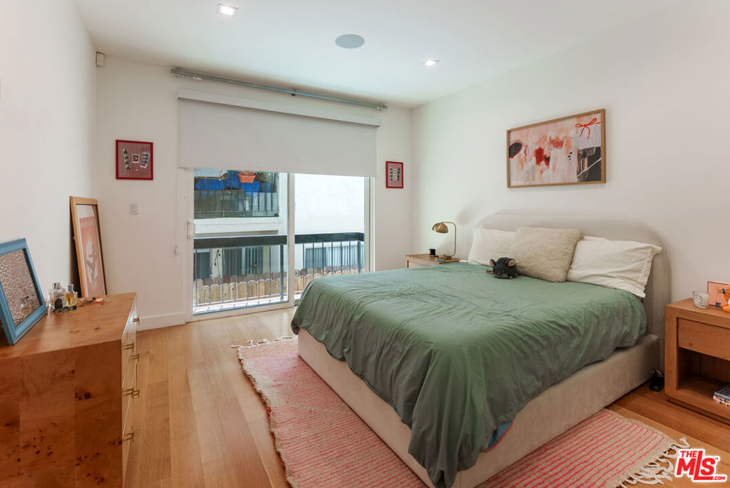 723 Westmount Drive - Photo 12