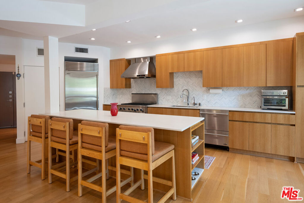 723 Westmount Drive - Photo 5