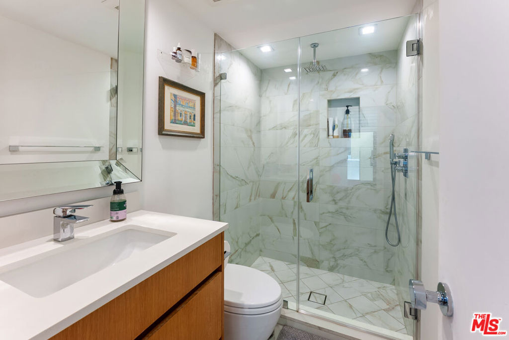 723 Westmount Drive - Photo 14