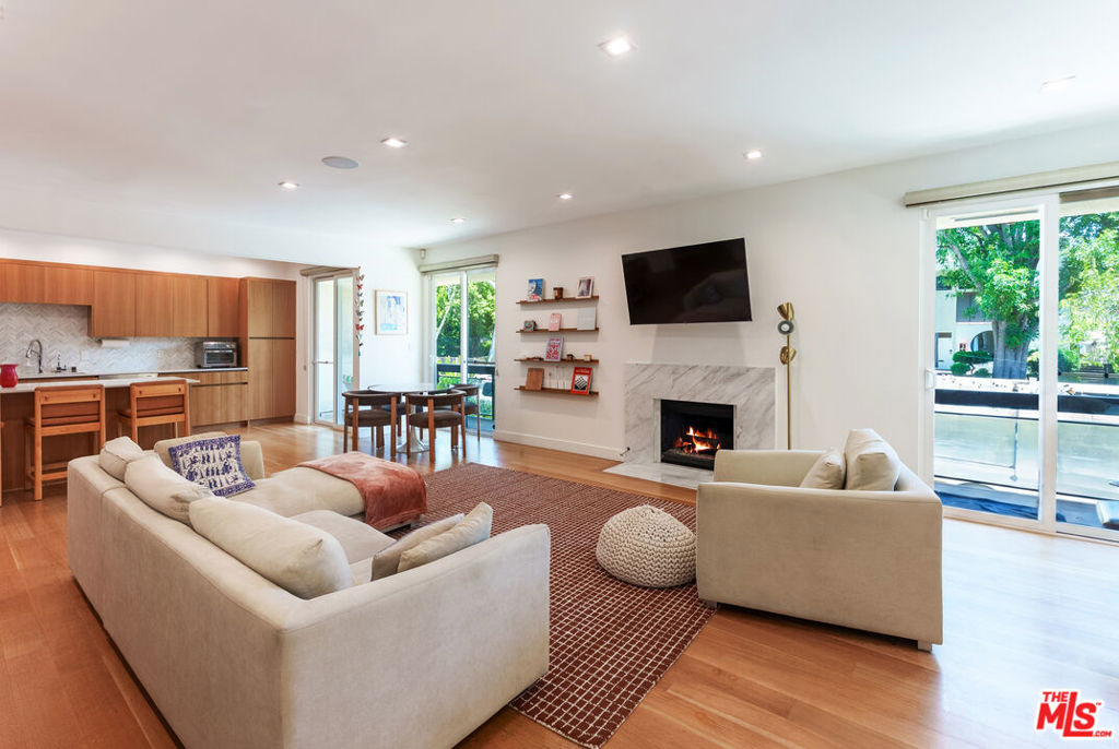 723 Westmount Drive - Photo 2