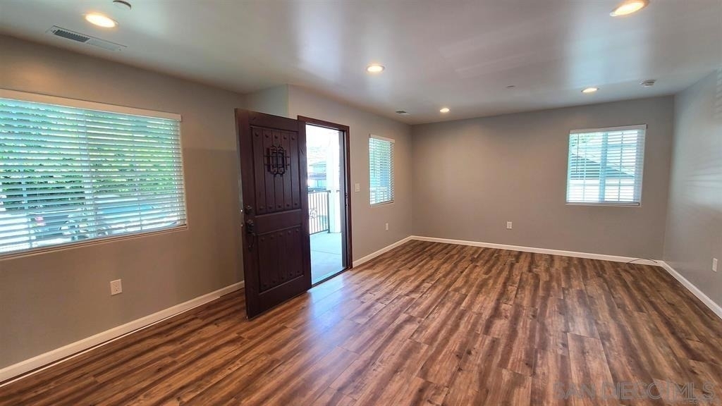 8834 Valencia St - Photo 20
