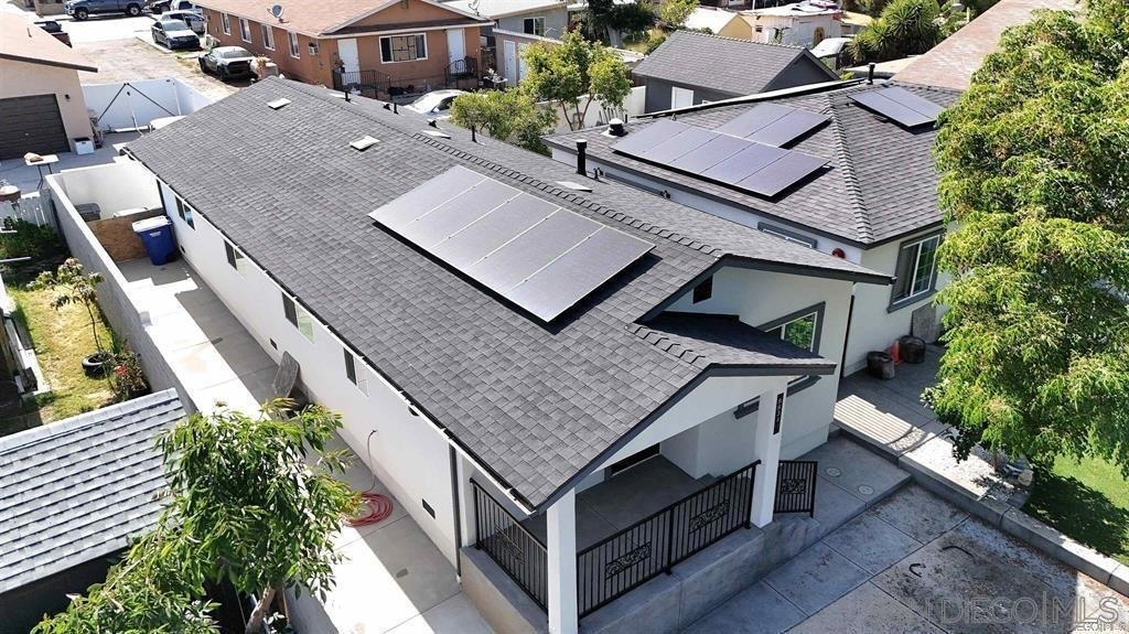 8834 Valencia St - Photo 1