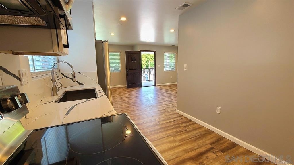 8834 Valencia St - Photo 7