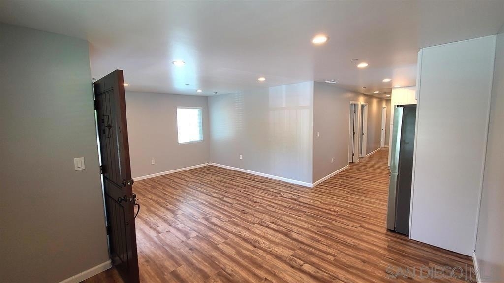 8834 Valencia St - Photo 4