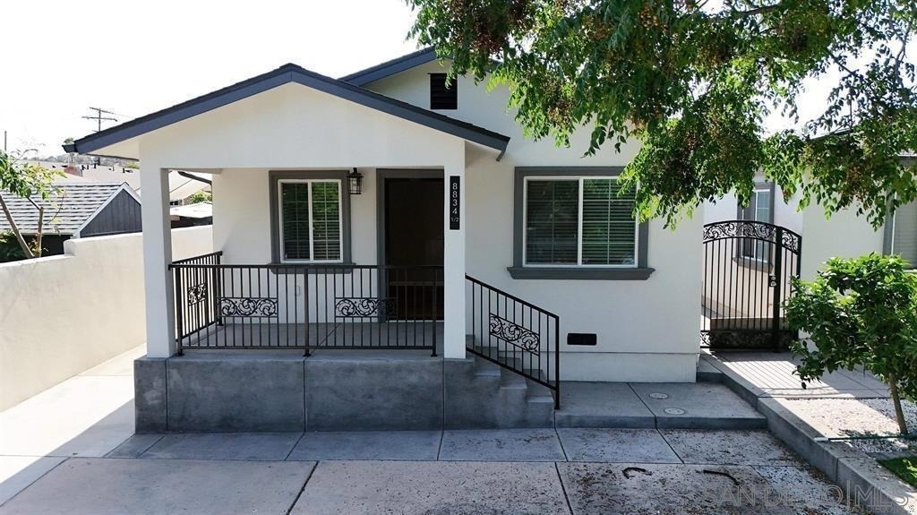 8834 Valencia St - Photo 0