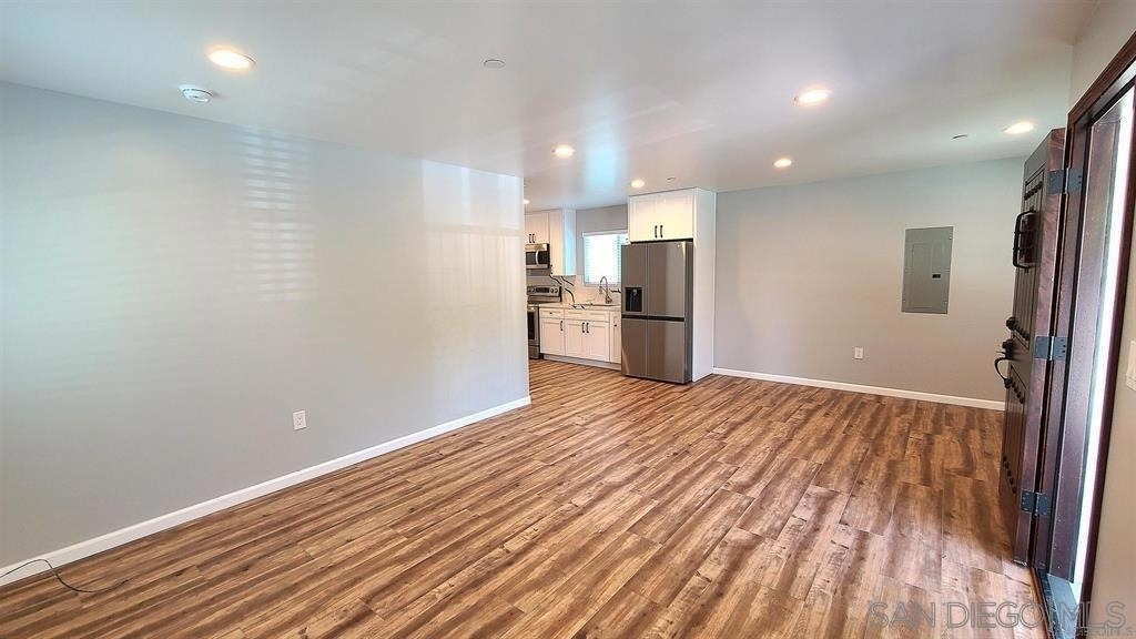 8834 Valencia St - Photo 3