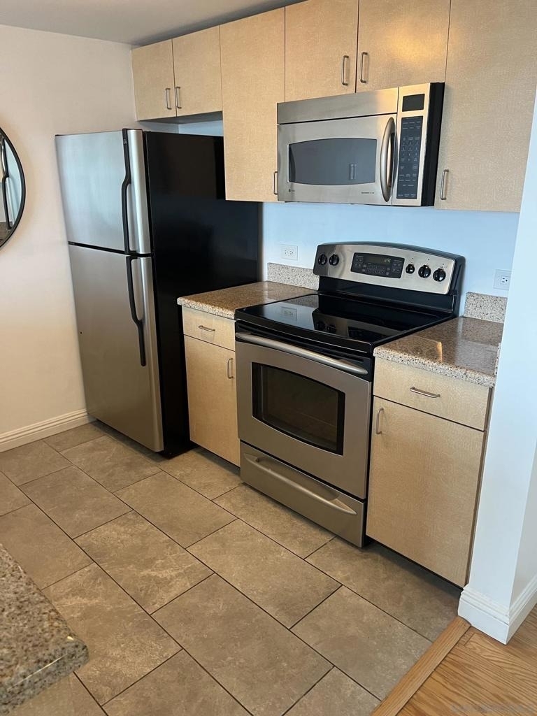 425 W Beech - Photo 12