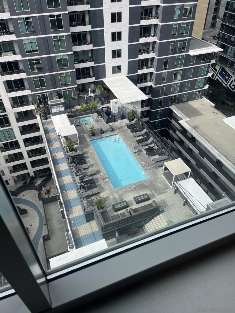 425 W Beech - Photo 4