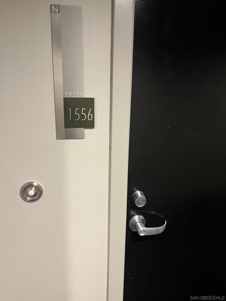 425 W Beech - Photo 2
