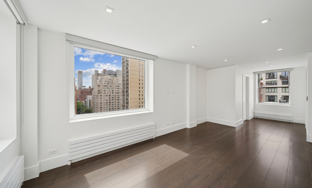East 80th Street - Photo 11