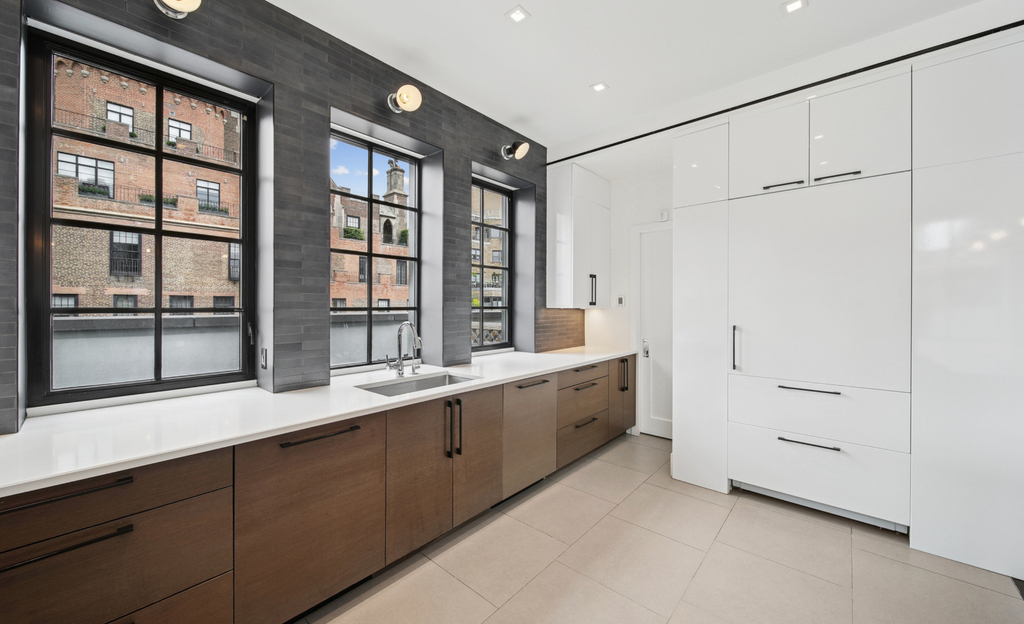 East 80th Street - Photo 5