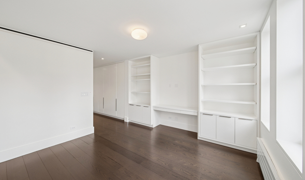 East 80th Street - Photo 15