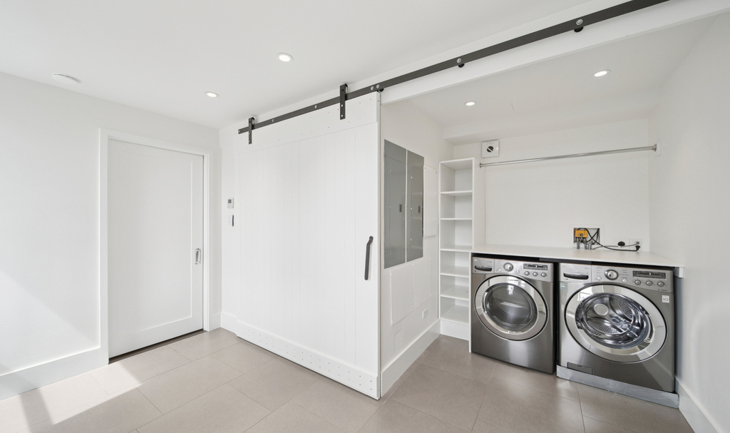 East 80th Street - Photo 10