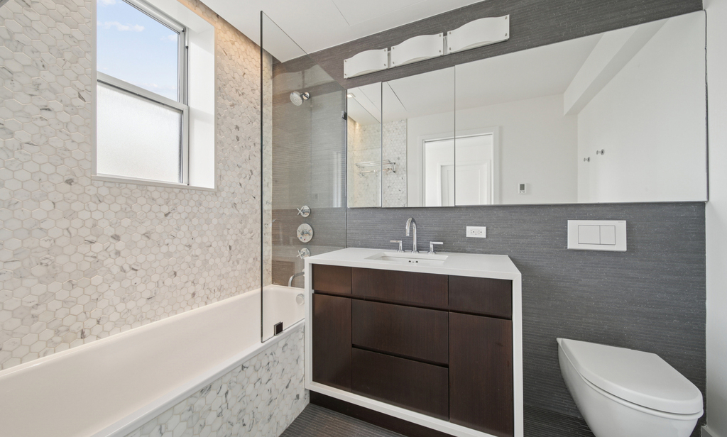 East 80th Street - Photo 13