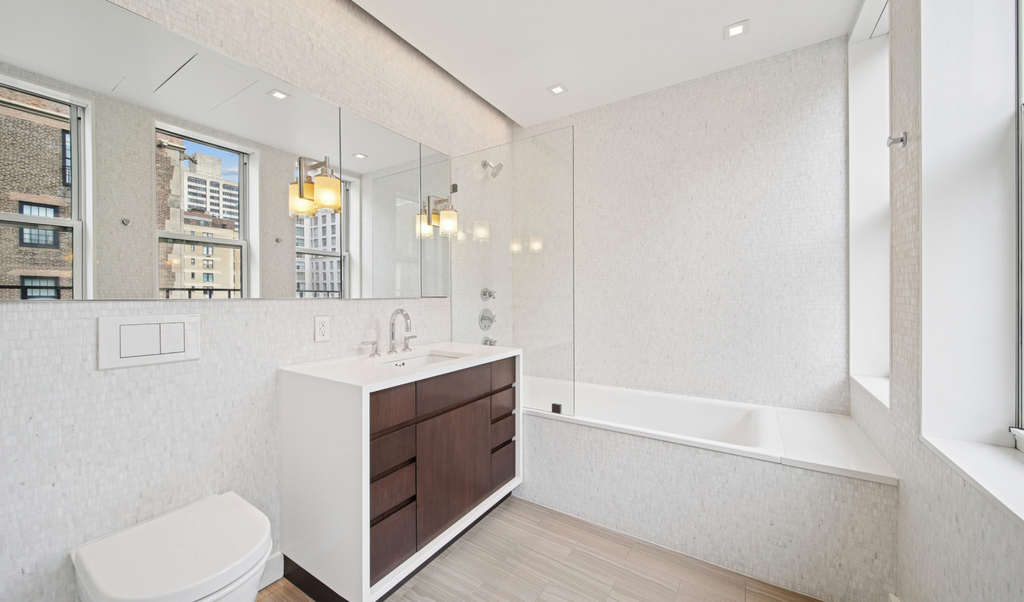 East 80th Street - Photo 9