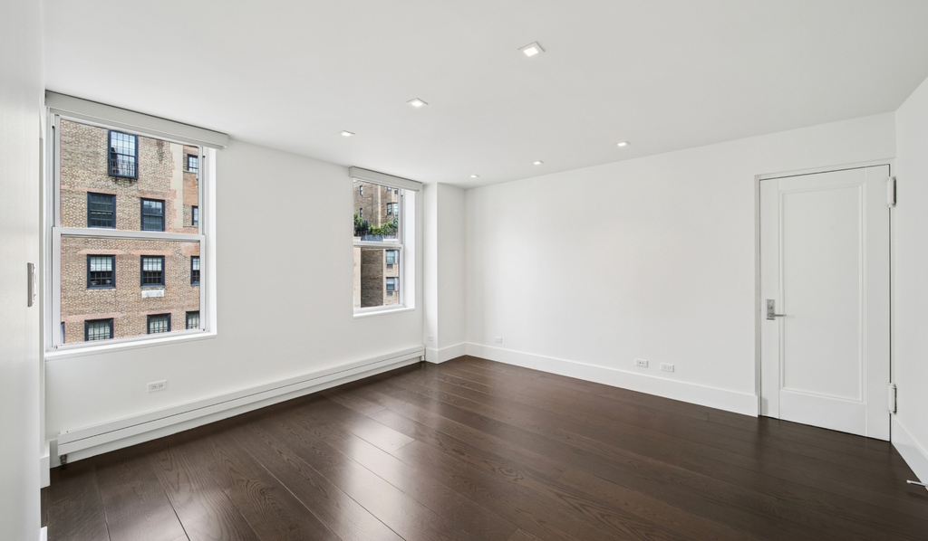 East 80th Street - Photo 17