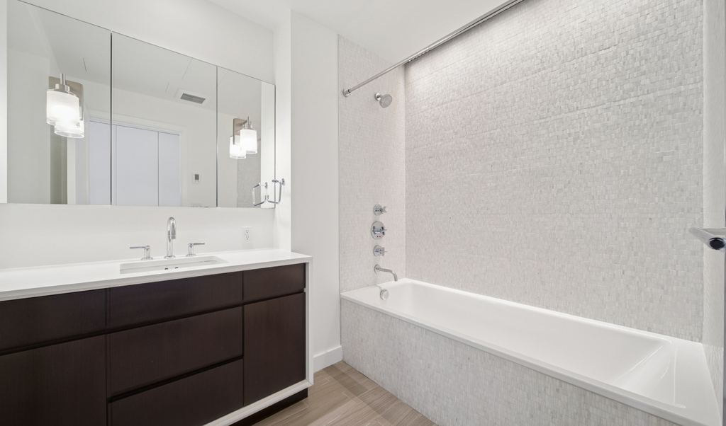 East 80th Street - Photo 16