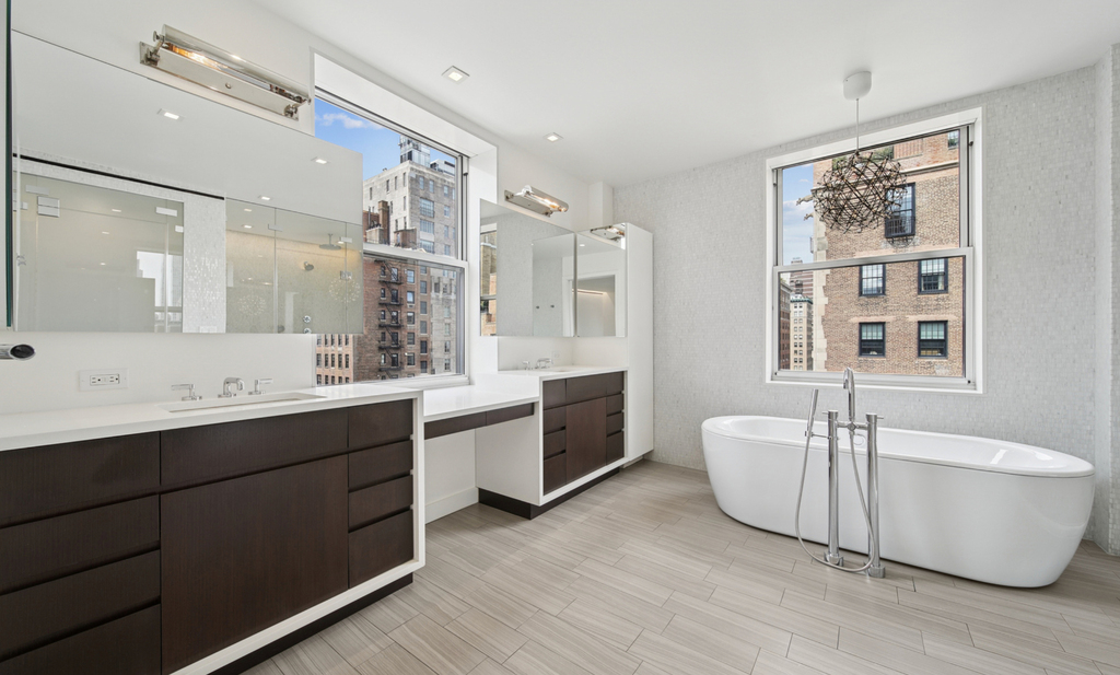 East 80th Street - Photo 18