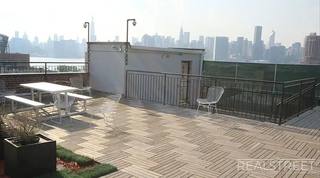 96 Dupont Street - Photo 8