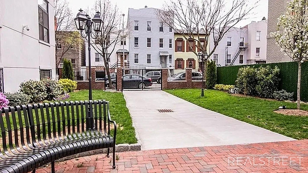 96 Dupont Street - Photo 12