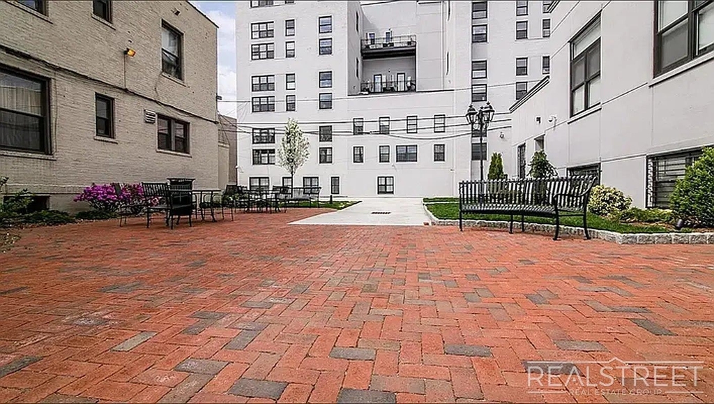 96 Dupont Street - Photo 7