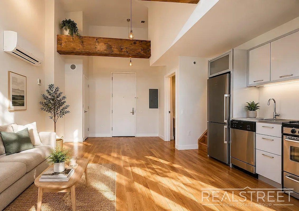 96 Dupont Street - Photo 2