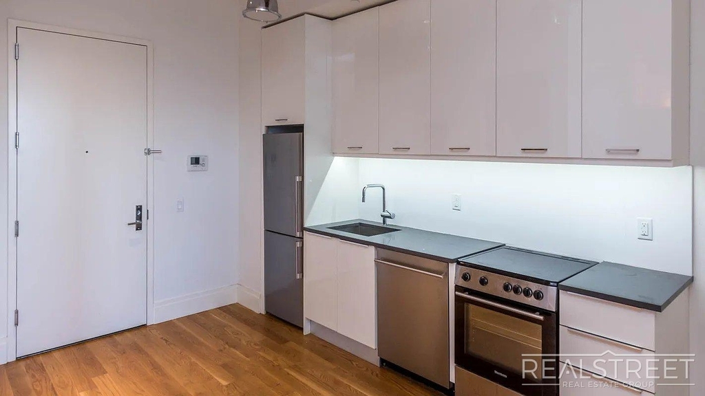 17 Monitor Street - Photo 10