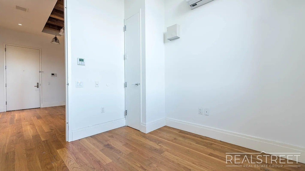 17 Monitor Street - Photo 8