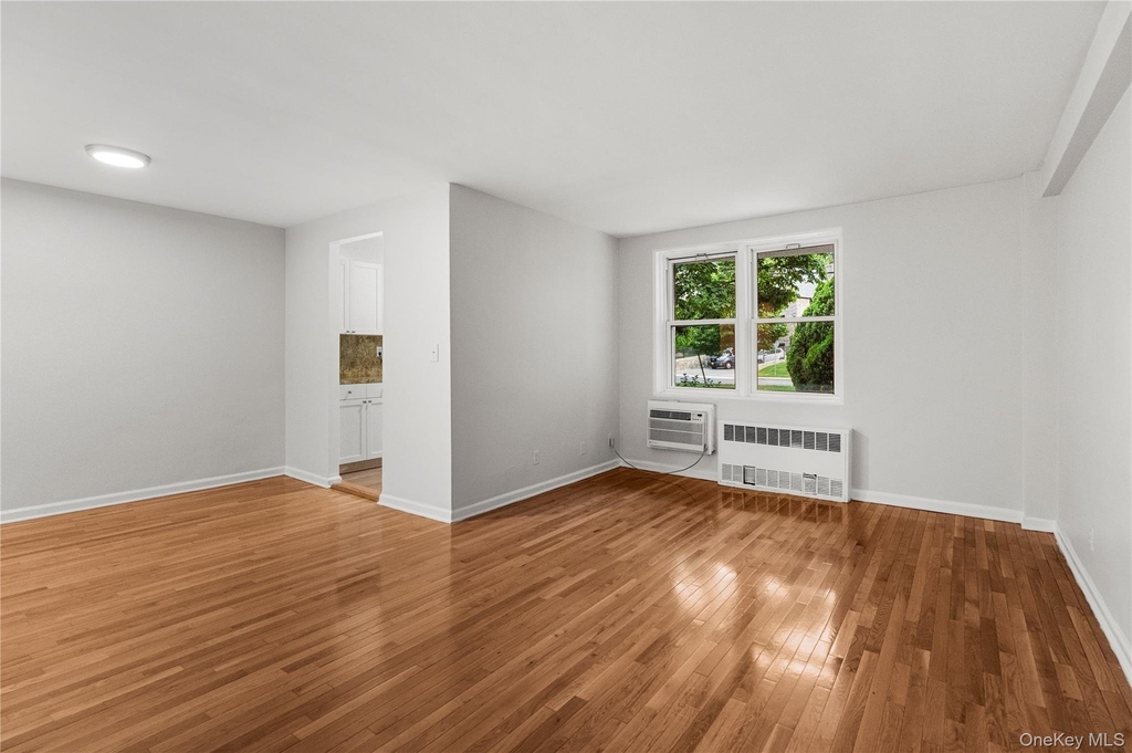 700 Scarsdale Avenue - Photo 4