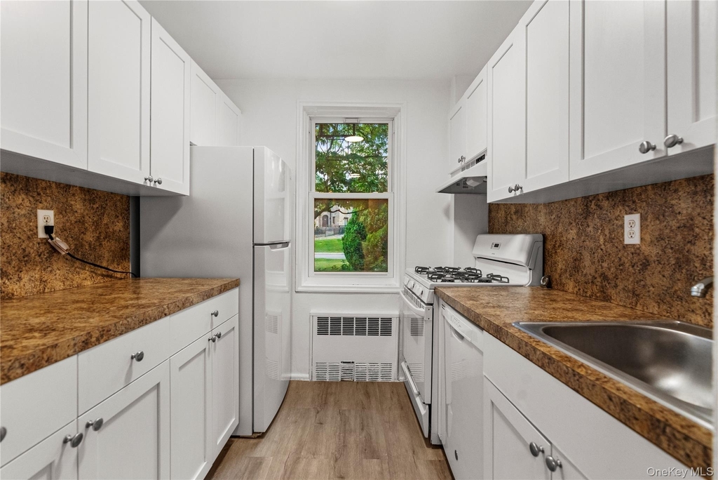 700 Scarsdale Avenue - Photo 7