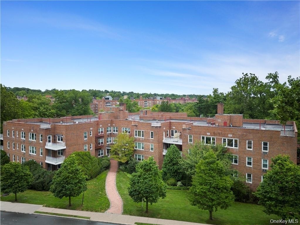 700 Scarsdale Avenue - Photo 0