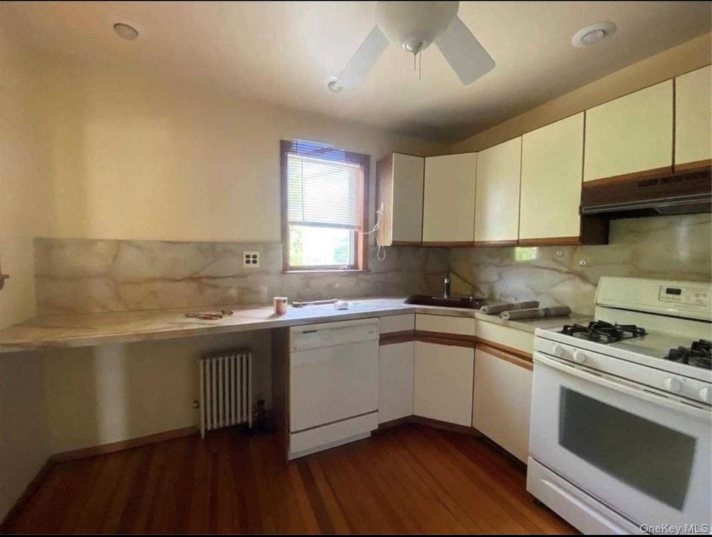 217-17 38 Avenue - Photo 2