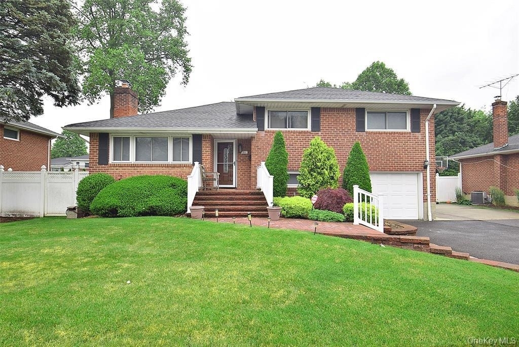 51 Whitman Avenue - Photo 0