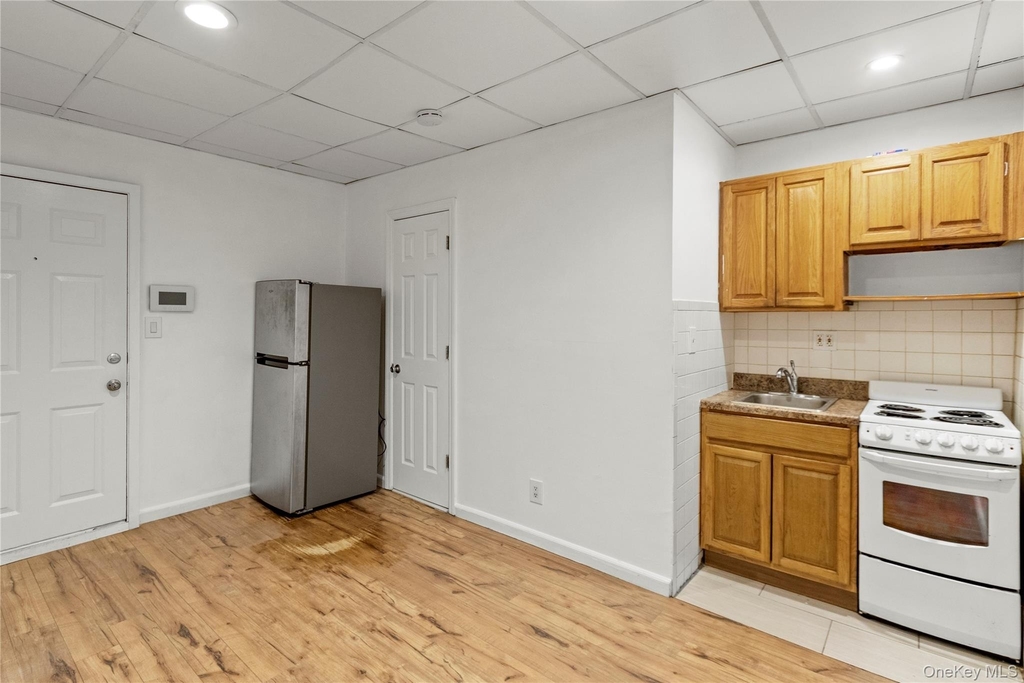 14 Bayville Avenue - Photo 0