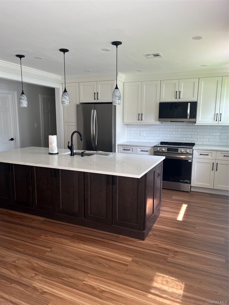 318 Woodbridge Drive - Photo 1
