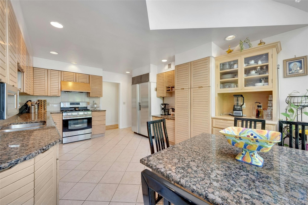 2 Meadowwood Lane - Photo 10