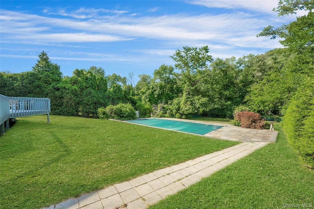 2 Meadowwood Lane - Photo 1