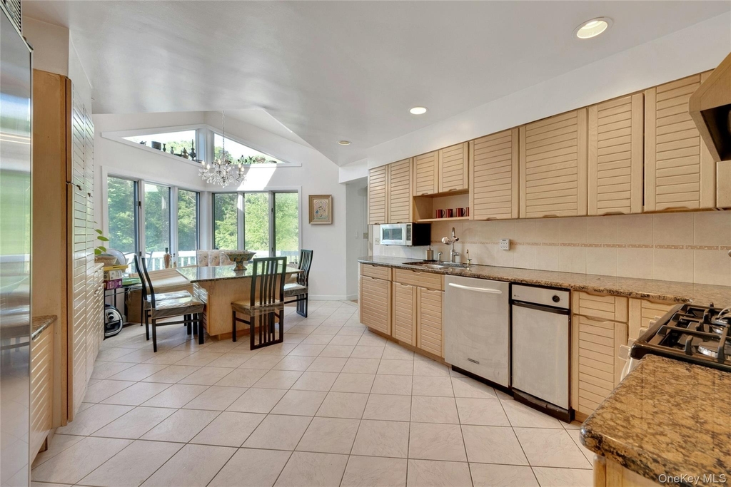 2 Meadowwood Lane - Photo 9