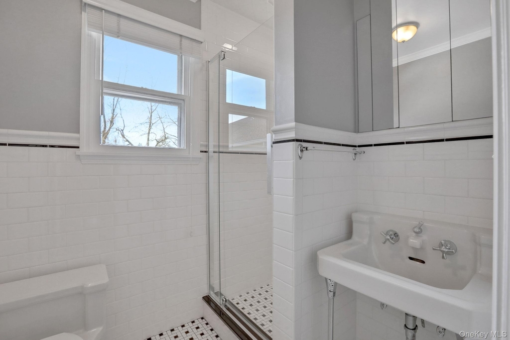 411 Albany Avenue - Photo 2