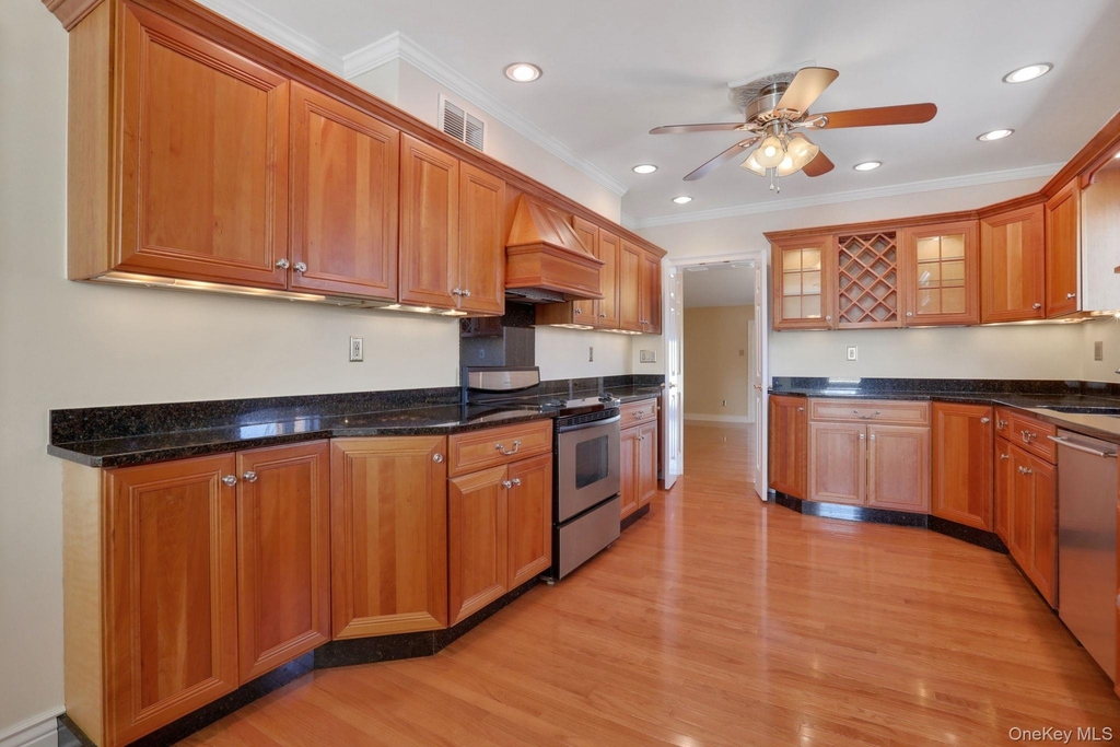 411 Albany Avenue - Photo 9
