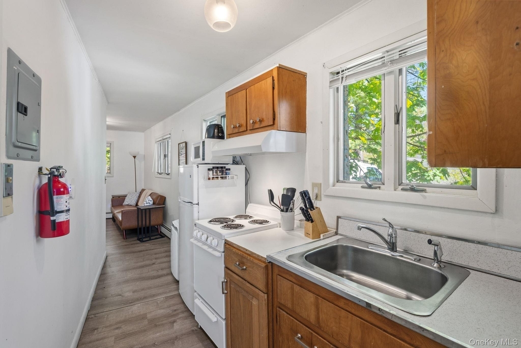 194 Jersey Avenue - Photo 2