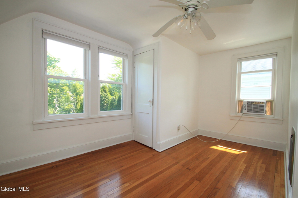 38 Glenwood Boulevard - Photo 16
