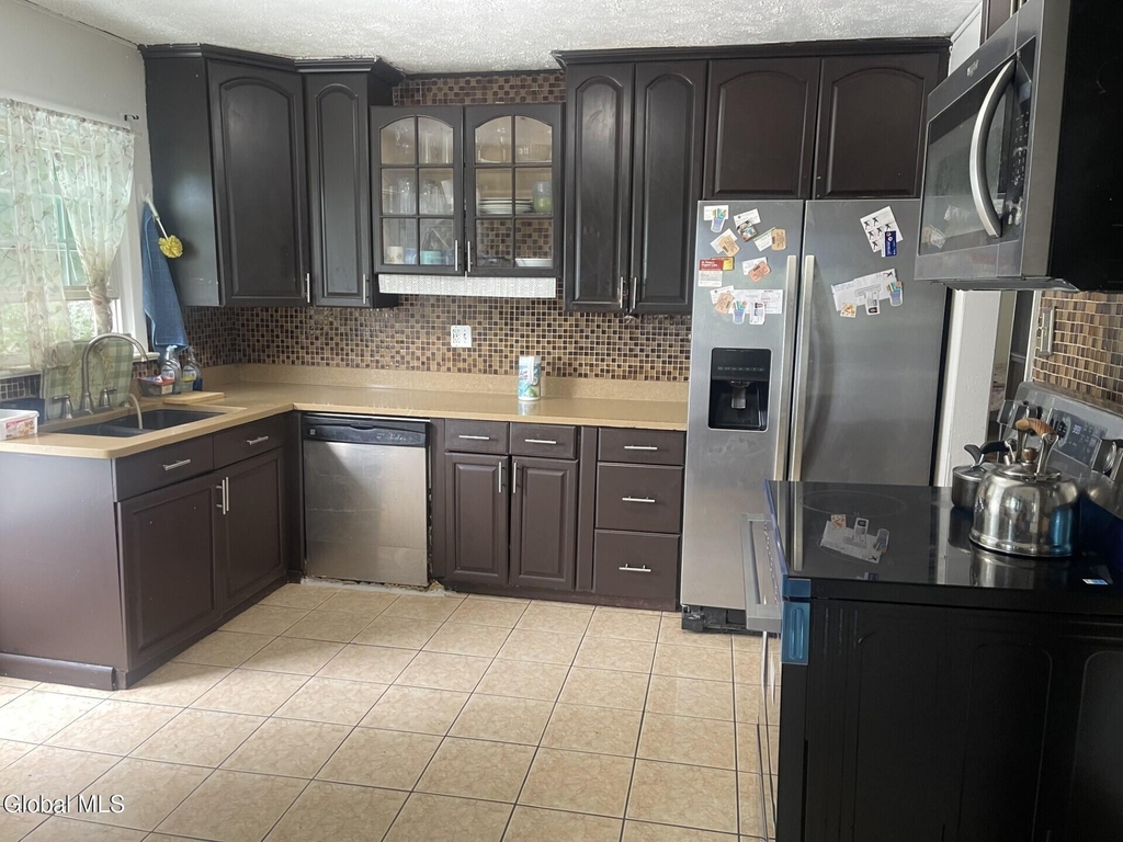 21 Ridgecrest Avenue - Photo 1