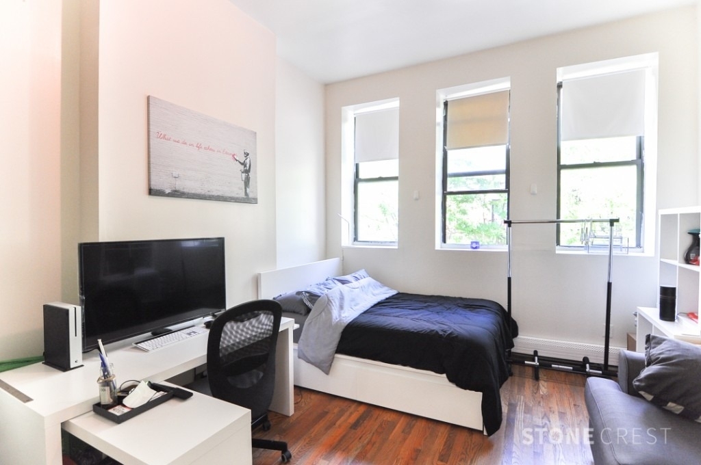 628 W 138th Street - Photo 2