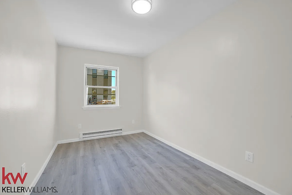 94-27 83rd Street - Photo 2