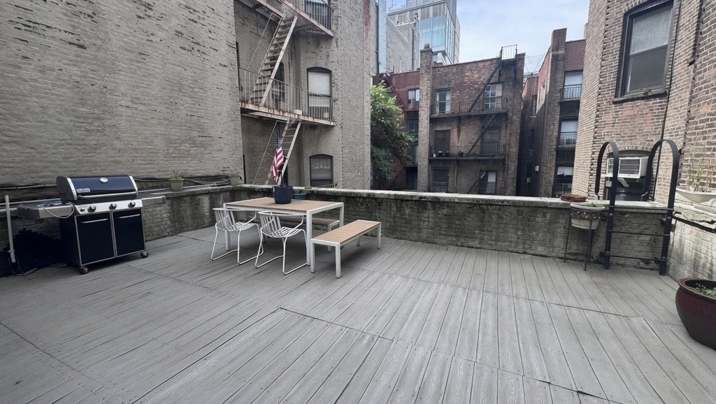 122 E 83rd Street - Photo 4