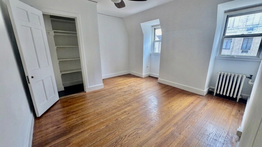 122 E 83rd Street - Photo 3