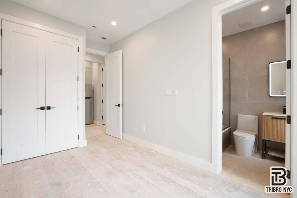92 Manhattan Avenue - Photo 1