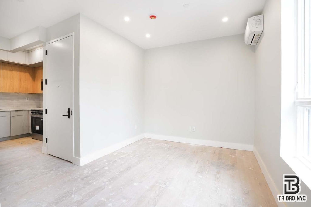 92 Manhattan Avenue - Photo 4